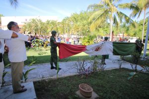 BANDERA CUCOSTA 05 Incineran y Cambian Bandera Mexicana en el CUCosta