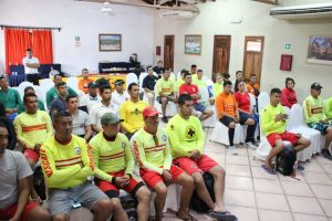 PRINCIPALES 6 Concluye con éxito el Curso de Guardavidas de Playa Bandera Azul