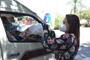 IMG 3010 Tere Jiménez entrega apoyos alimenticios a choferes de combis