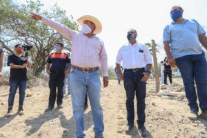 COMUNICADO 1495 Reparación de brecha desazolve río Mascota 3 Agricultores y ganaderos reconocen a Arturo Dávalos