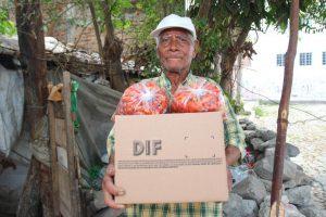 DIF 25 06 2020 3 Entrega apoyos DIF Nayarit a personas vulnerables en su hogar