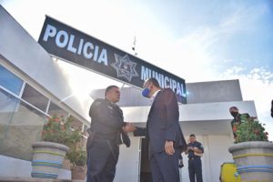 Toño Arámbula Reconoce alcalde a integrantes de la corporación policial