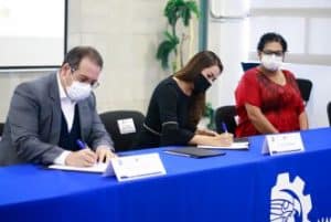 firma Firma Tere Jiménez convenio de educación ambiental con el Instituto Tecnológico de Aguascalientes