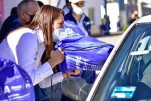 apoyo taxistas2 Tere Jiménez entrega apoyo a taxistas de Aguascalientes