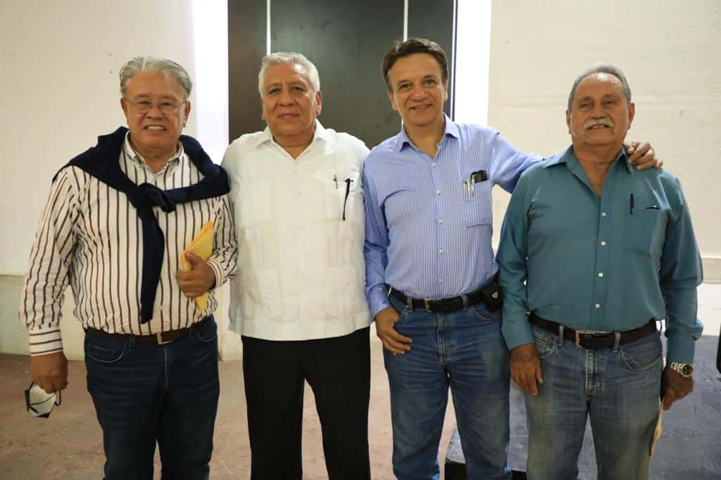 panel Ayuntamiento de Tepic recuerda el histórico cierre de campaña de Alejandro Gascón Mercado en 1975