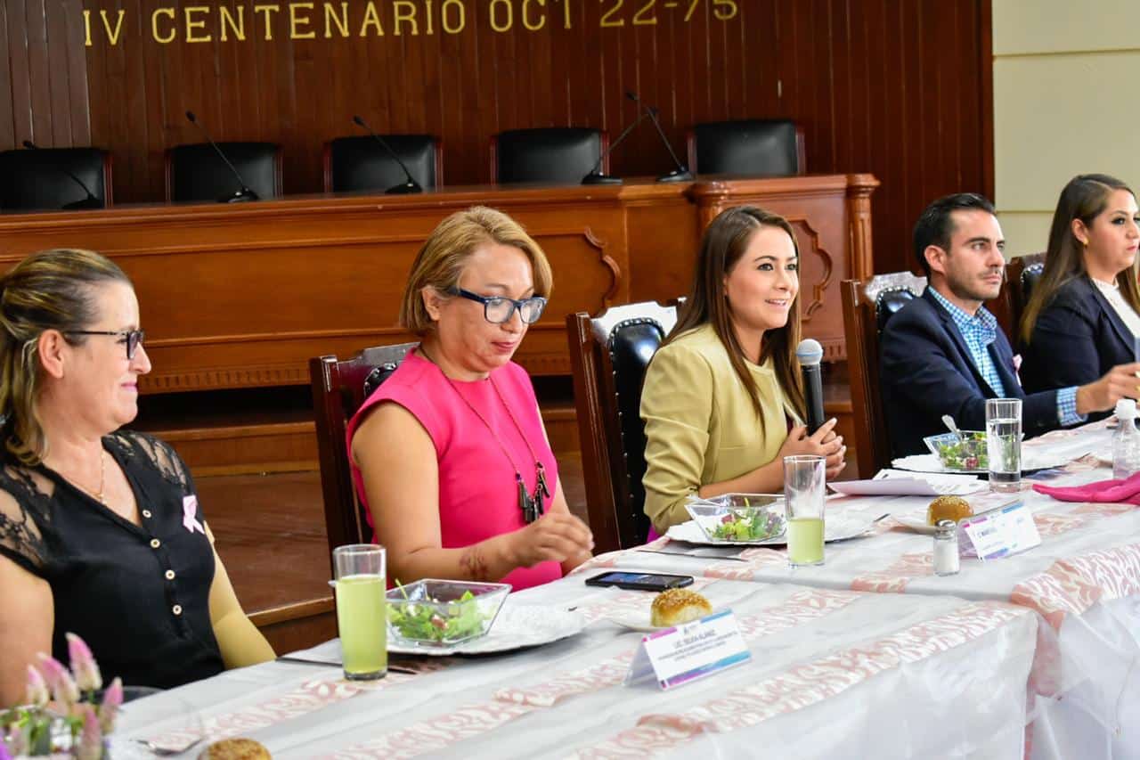 reunion empresarios 2 Tere Jiménez une lazos con empresarios para apoyar a mujeres