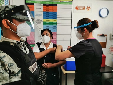 foto comunicado Inicia Secretaría de Salud de Nayarit aplicación de vacuna COVID-19 a personal médico y de enfermería