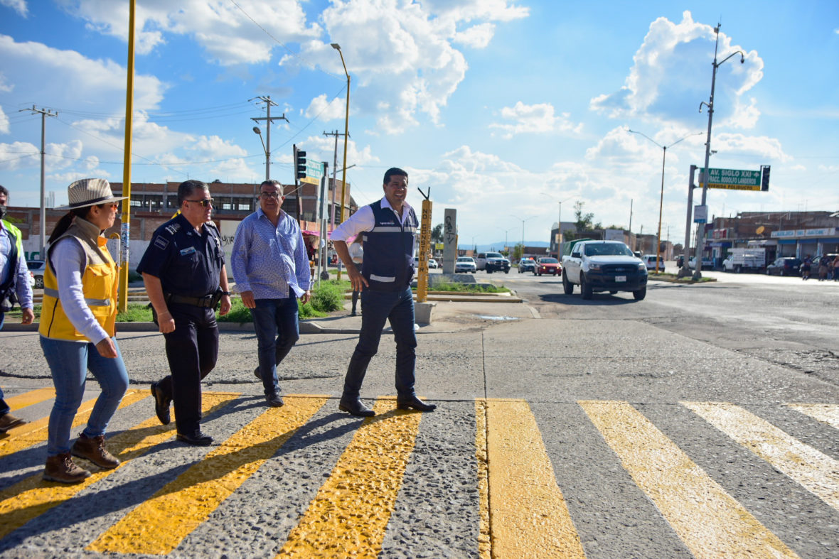 DSC3431 scaled Municipio instala nuevo semáforo en Avenida Poliducto y Boulevard Guadalupano
