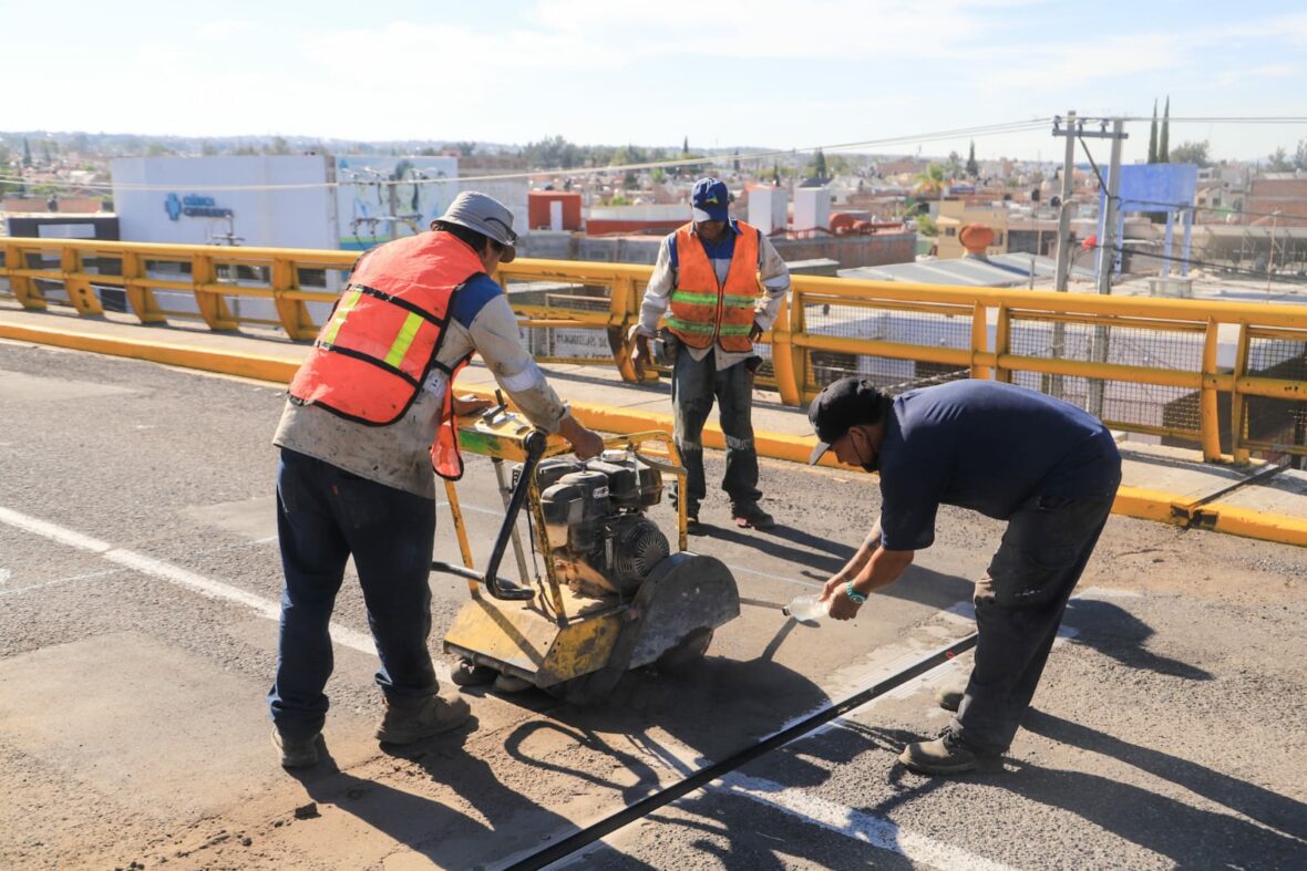 WhatsApp Image 2022 09 13 at 1.56.56 PM scaled Tras concluir peritaje, Obras Públicas Municipales dará mantenimiento profundo al Puente vehicular en la colonia México