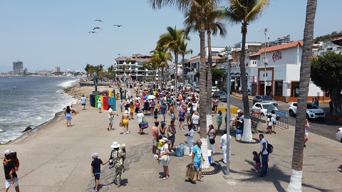turistas1 Tiene Puerto Vallarta una excelente Semana Santa