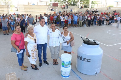 entrega apoyos 2  ‘Por un Hogar de 10’ beneficia a 310 familias de Ixtapa