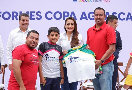 copa ags Inicia Tere Jiménez entrega de uniformes a participantes de la Copa Aguascalientes