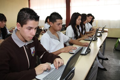 internet 2 Anuncia Tere Jiménez que por primera vez en el estado, las escuelas públicas contarán con internet