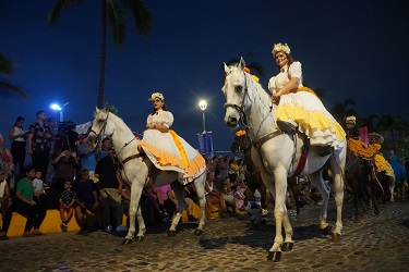 fest dia muertos Miles disfrutan el desfile Festival del Día de Muertos Puerto Vallarta 2023