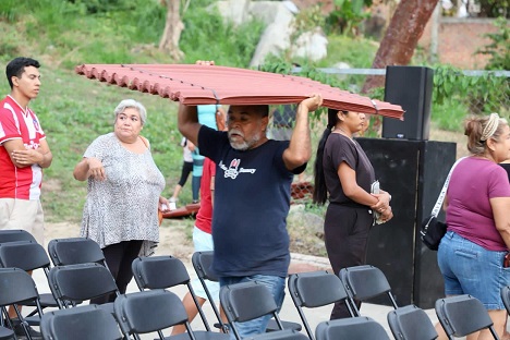 laminas ecologicas 3 Profe Michel entregó apoyos a 177 familias de la costa sur de Puerto Vallarta