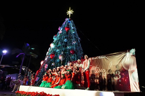 encendido arbol n Espectacular encendido del árbol navideño en el malecón de la ciudad