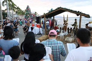 nacimiento 2 Vallartenses y turistas celebran la Nochebuena en el Malecón