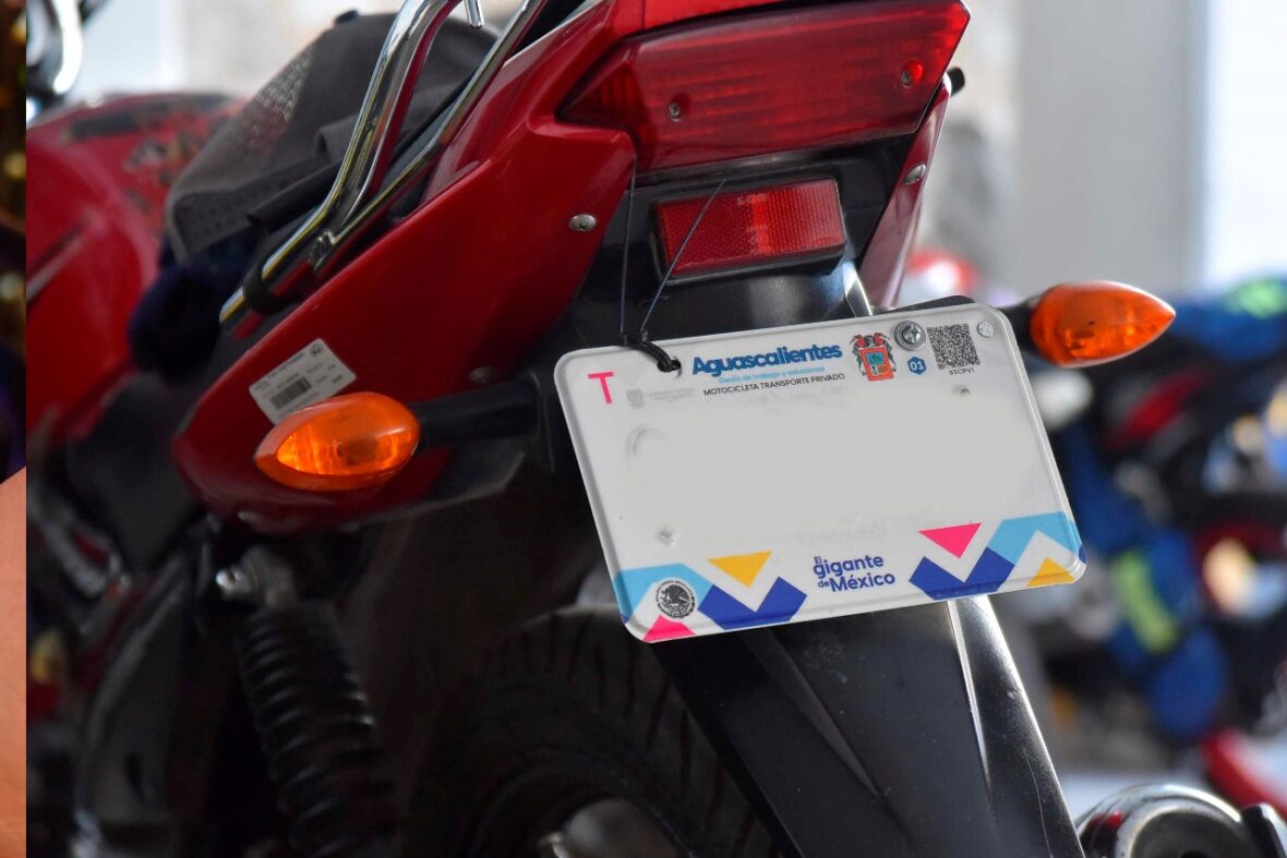 MOTO scaled CONDUCTORES DE MOTOCICLETA DEBEN PORTAR DOCUMENTOS OFICIALES EN ORDEN: SSPM