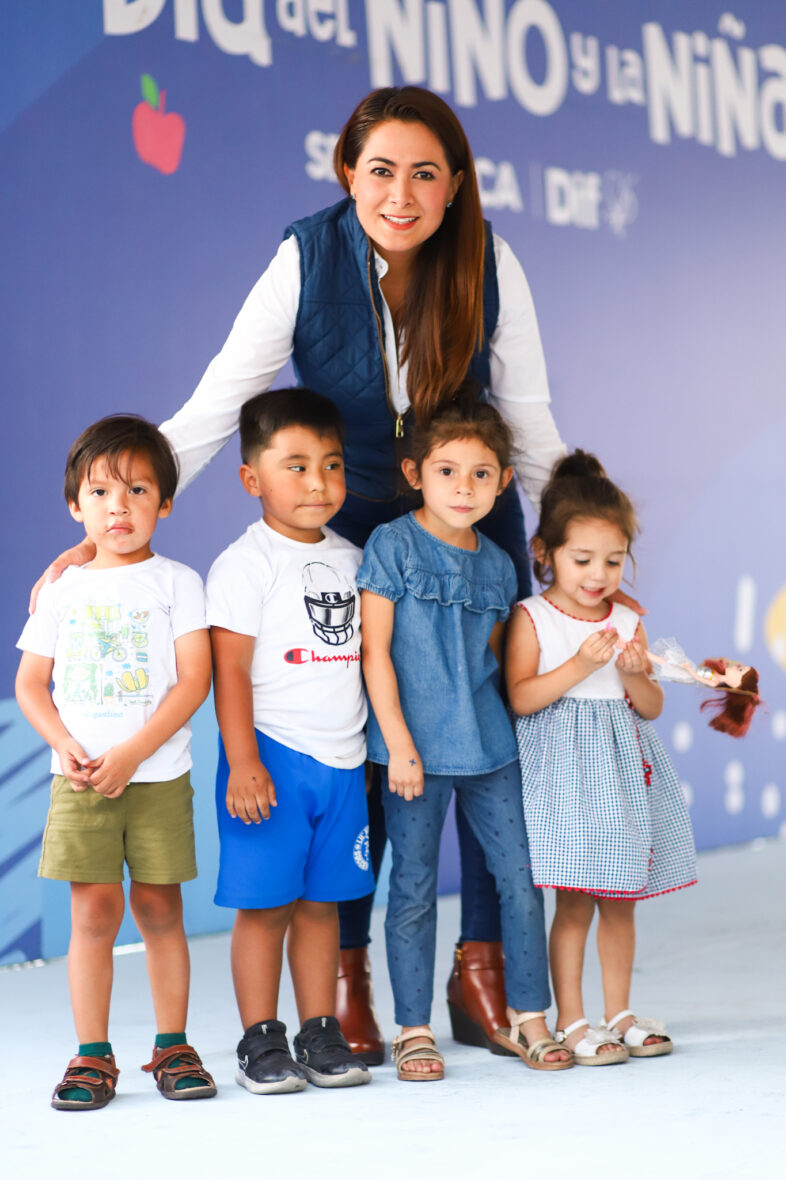 IMG 1951.JPG scaled TERE JIMÉNEZ SE MANTIENE CERCANA A LAS NIÑAS Y NIÑOS DE AGUASCALIENTES