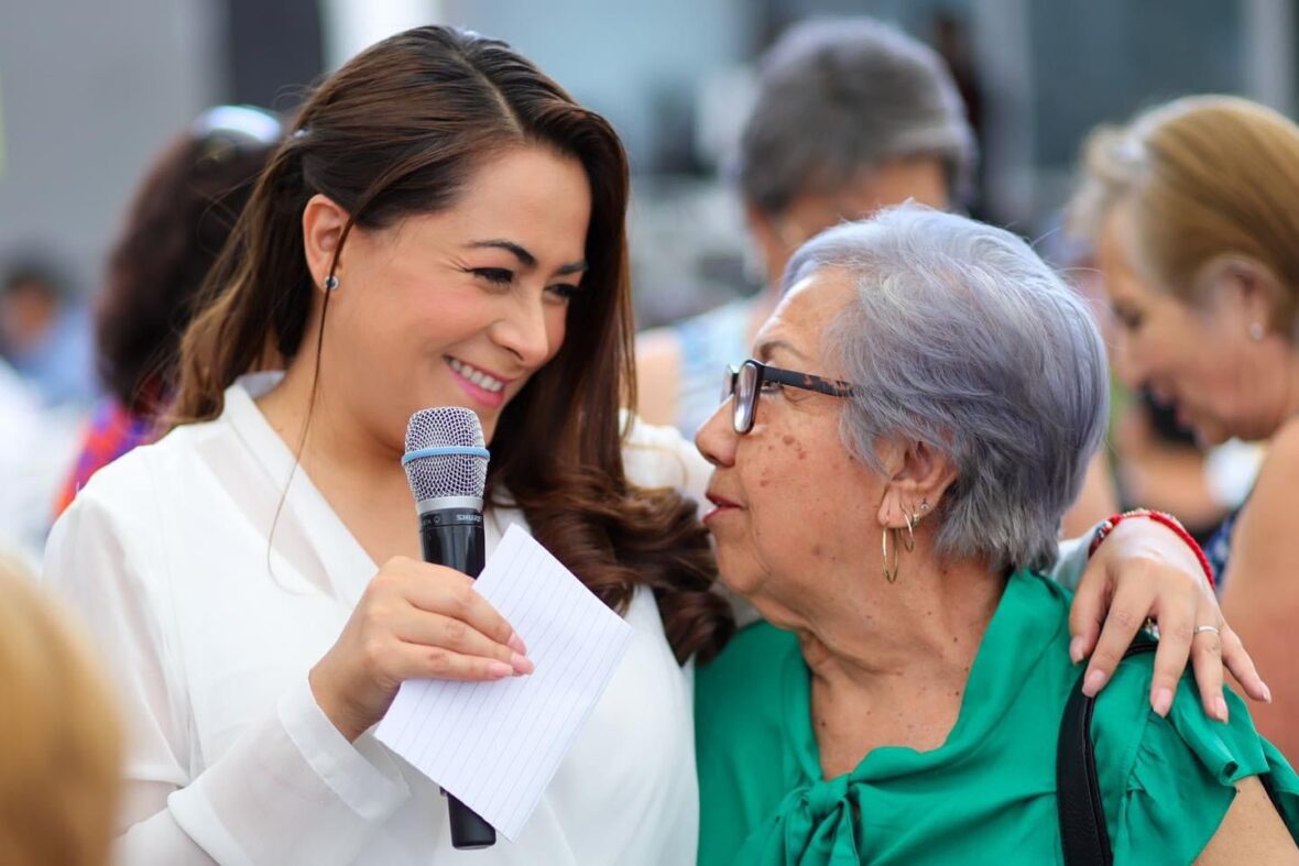 WhatsApp Image 2024 05 11 at 1.15.50 PM scaled CONVIVE TERE JIMÉNEZ CON ABUELITAS DE AGUASCALIENTES POR EL DÍA DE LAS MADRES