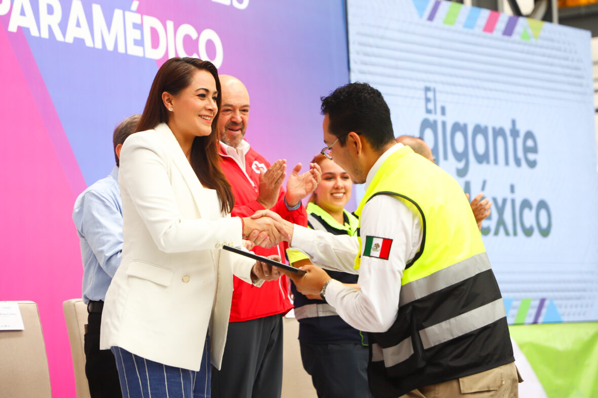 4 2 scaled TERE JIMÉNEZ RECONOCE LA IMPORTANTE LABOR DE LAS Y LOS PARAMÉDICOS EN SU DÍA