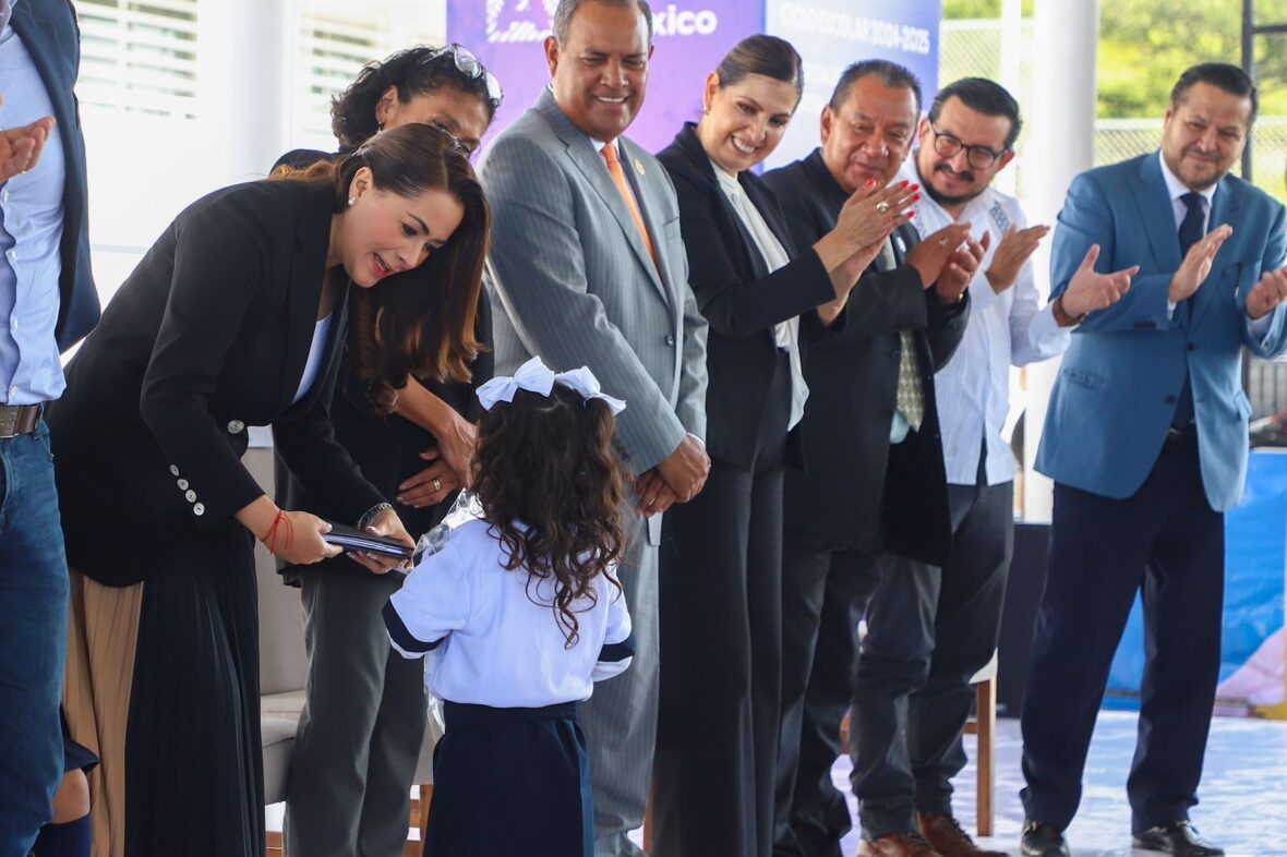 1 3 scaled CON LA ENTREGA DE UN NUEVO PREESCOLAR, PRIMARIA Y SECUNDARIA EN VILLAS DEL RÍO, TERE JIMÉNEZ INAUGURA EL CICLO ESCOLAR 2024-2025