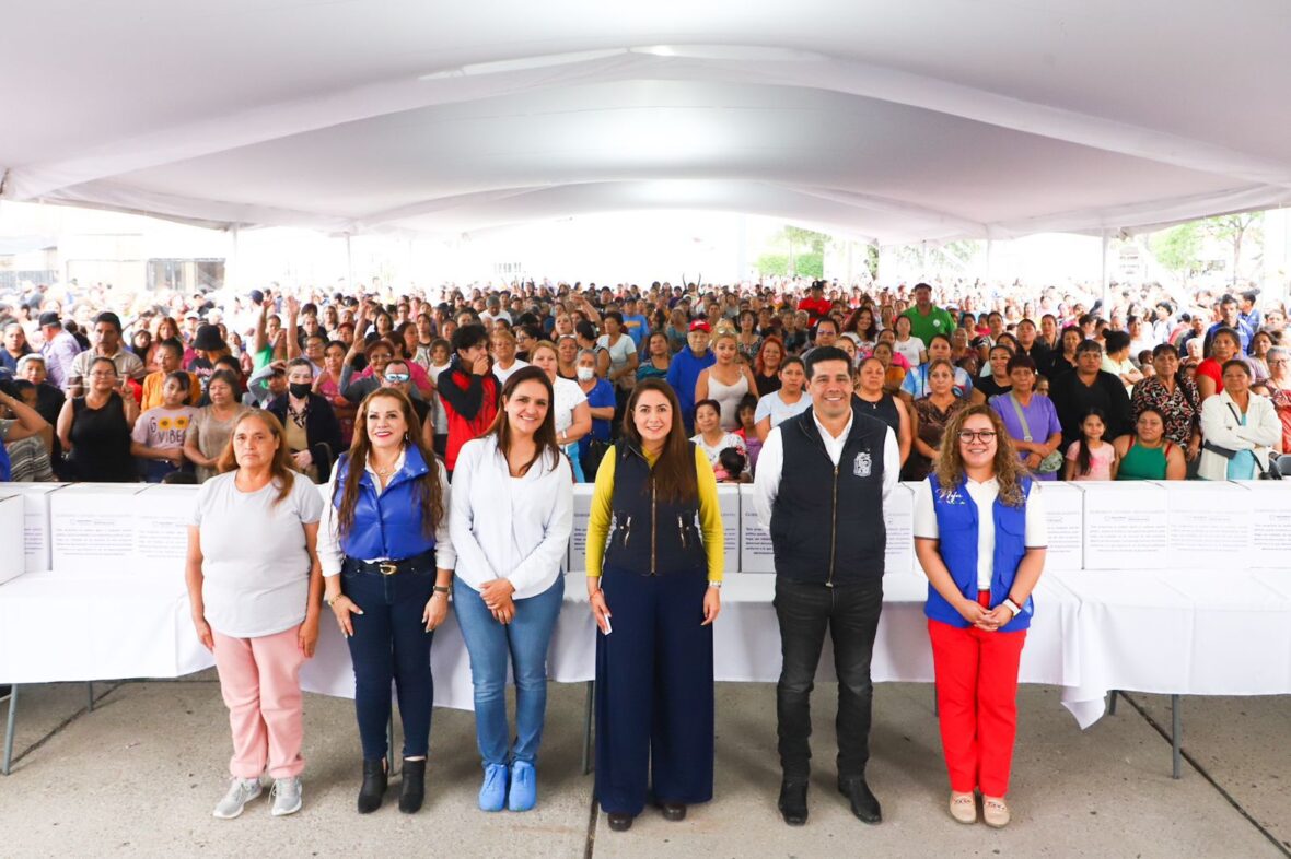 30 1 scaled RECONOCE TERE JIMÉNEZ A MUJERES QUE TRABAJAN EN BENEFICIO DE SUS COLONIAS Y COMUNIDADES