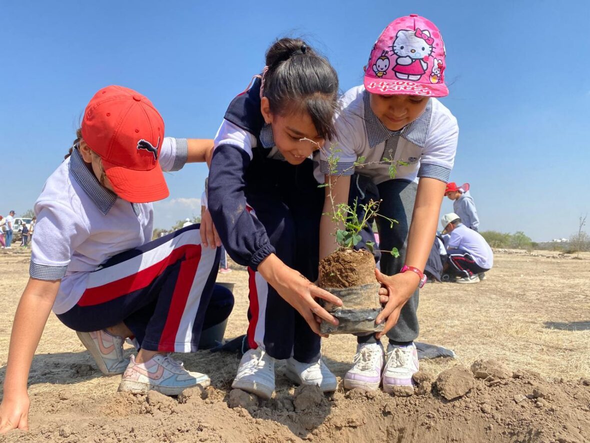 42 scaled PARTICIPA EN LA PRIMERA REFORESTACIÓN MASIVA DEL AÑO ESTE SÁBADO EN EL PARQUE RODOLFO LANDEROS