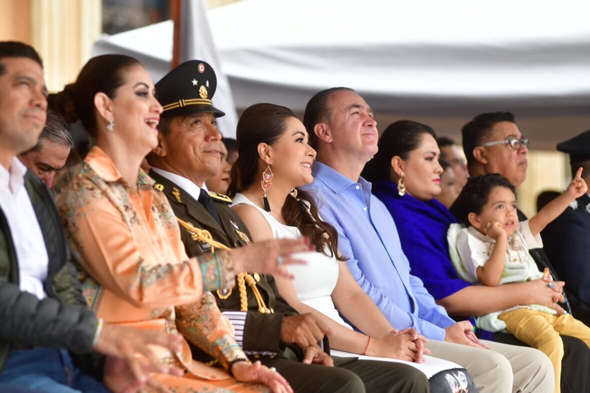 18 1 scaled TERE JIMÉNEZ ENCABEZA EL DESFILE CONMEMORATIVO DEL 214 ANIVERSARIO DEL INICIO DE LA INDEPENDENCIA DE MÉXICO