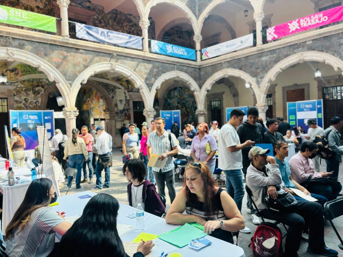 22 scaled EN EL JUEVES DE BOLSA DE TRABAJO TAMBIÉN ENCONTRARÁS LA OPORTUNIDAD DE ESTUDIAR LA PREPA ABIERTA