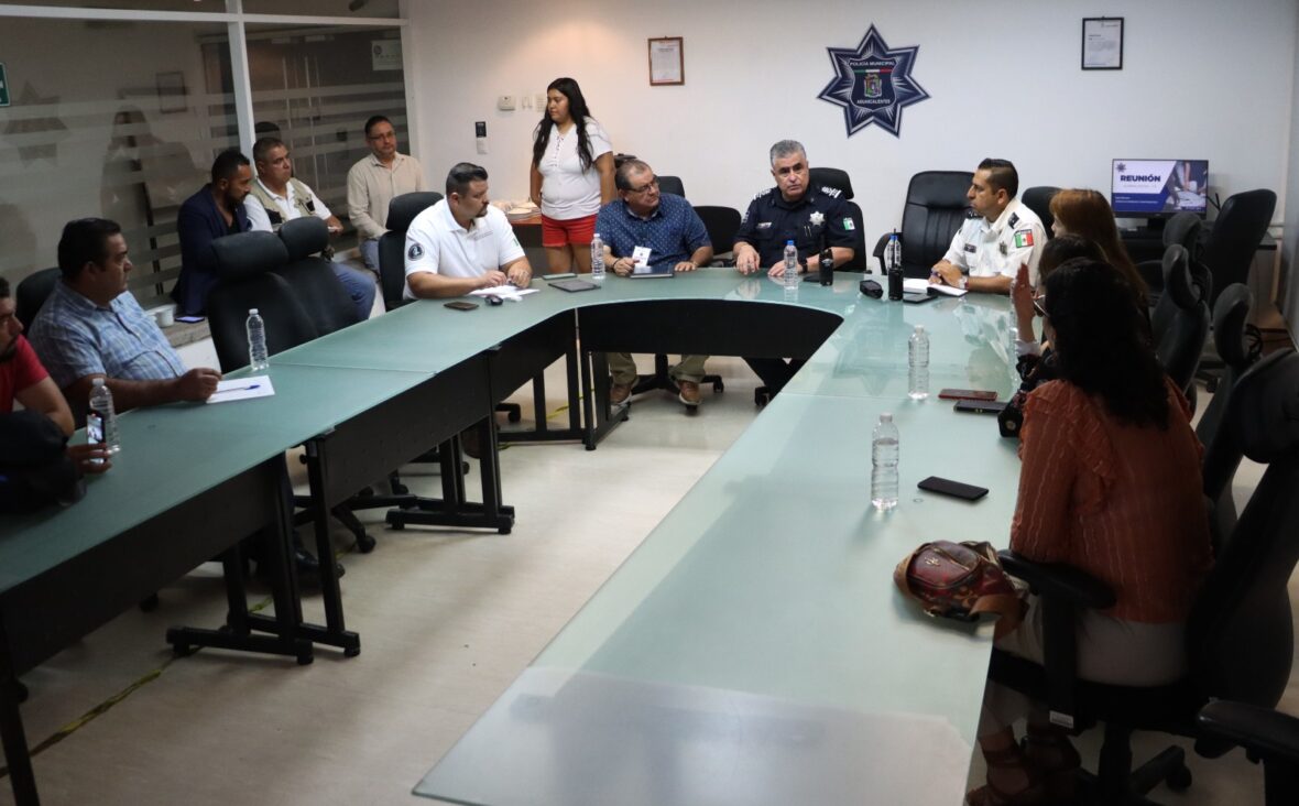 Imagen de WhatsApp 2024 08 23 a las 14.22.52 6d8d4b22 scaled SE INCORPORARÁN COMERCIANTES DEL CENTRO AL SISTEMA DE ALARMA DIGITAL-C4 DE LA POLICÍA MUNICIPAL