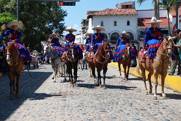 desfile charro1 Disfrutan vallartenses del tradicional desfile charro