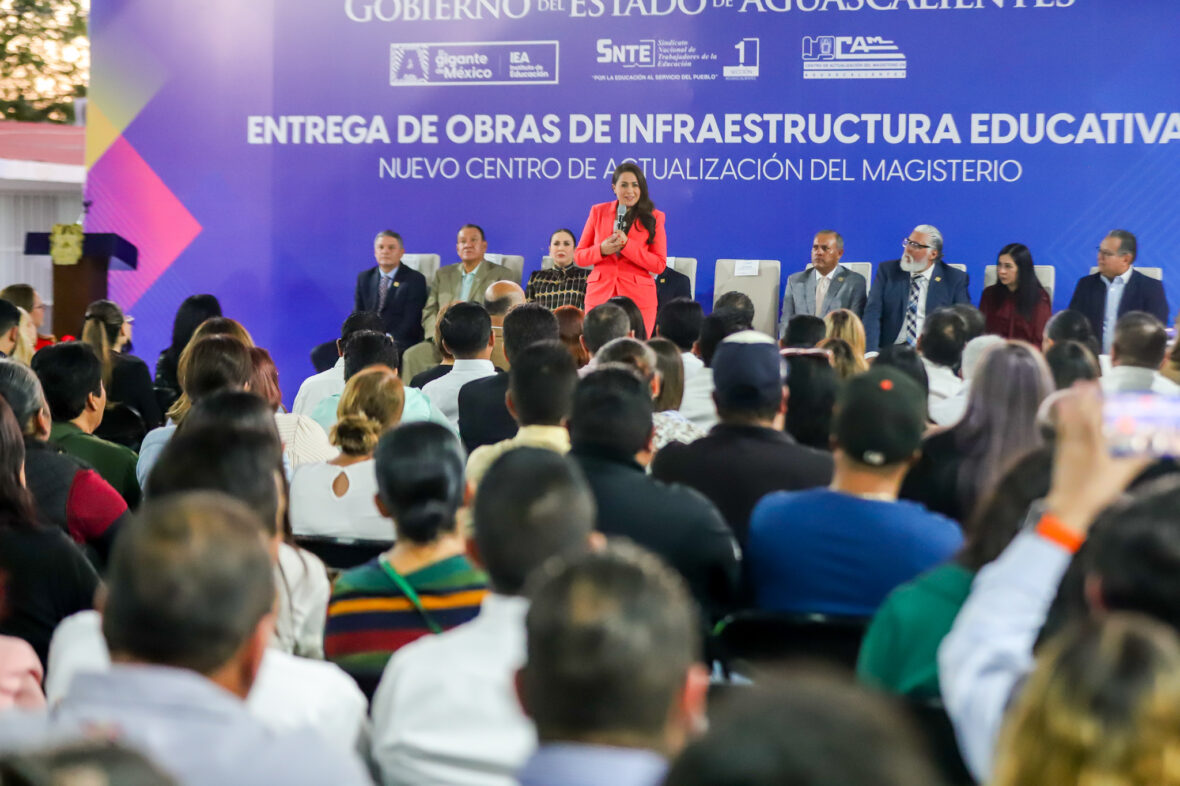 5 scaled ENTREGA TERE JIMÉNEZ NUEVA INFRAESTRUCTURA CON EQUIPAMIENTO TECNOLÓGICO EN EL CENTRO DE ACTUALIZACIÓN DEL MAGISTERIO