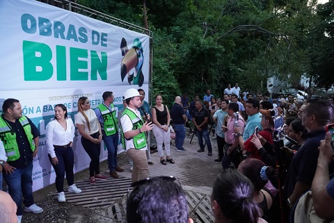 obra de bien Cumple Munguía con la colonia que lo vio crecer