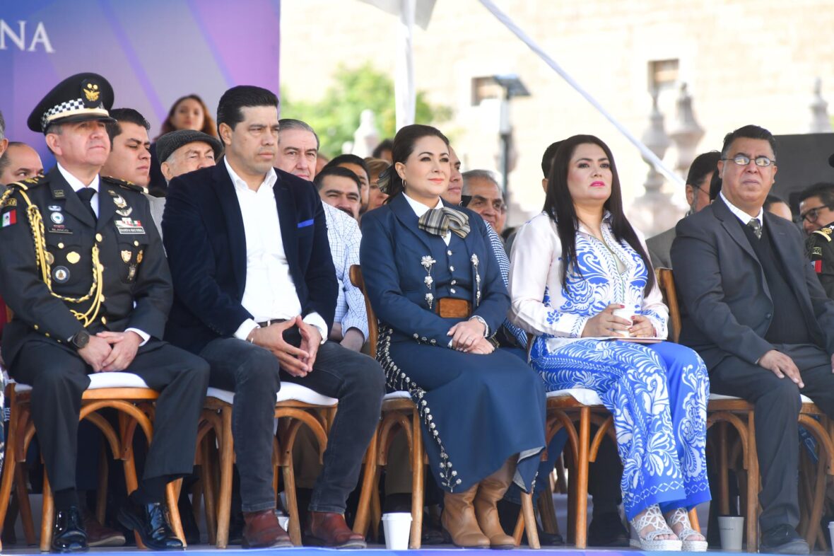 11 3 scaled EN UN AMBIENTE DE ALEGRÍA, ENCABEZA TERE JIMÉNEZ EL DESFILE POR EL 114 ANIVERSARIO DE LA REVOLUCIÓN MEXICANA