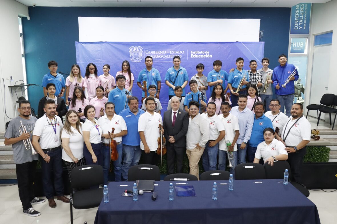 46 2 scaled INVITAN A ESTUDIANTES A FORMAR PARTE DEL MARIACHI MONUMENTAL “GIGANTES DE AGUASCALIENTES”