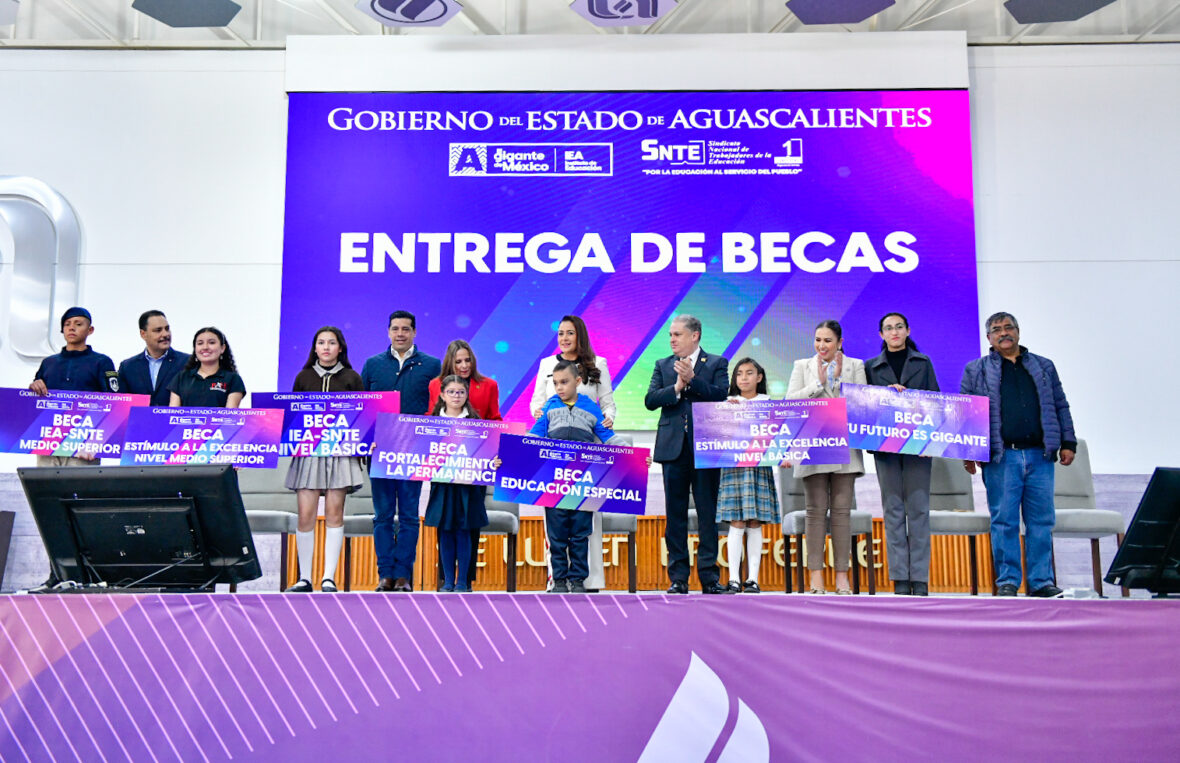 14 scaled TERE JIMÉNEZ CONCLUYE CON LA ENTREGA DE 15 MIL BECAS EDUCATIVAS EN TODO EL ESTADO