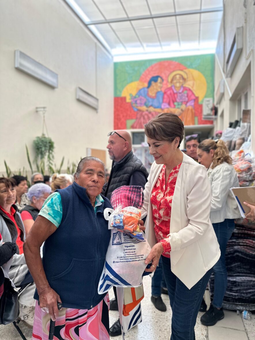 49 scaled EL INSTITUTO AGUASCALENTENSE DE LAS PERSONAS ADULTAS MAYORES ENTREGARÁ REGALOS A ABUELITAS Y ABUELITOS PARA CELEBRAR LA NAVIDAD