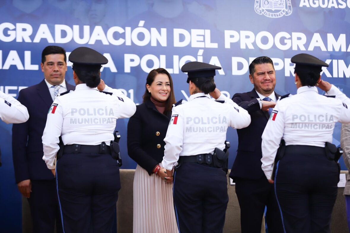 7 1 scaled TERE JIMÉNEZ Y LEO MONTAÑEZ REFUERZAN SEGURIDAD EN LA CAPITAL CON NUEVOS POLICÍAS