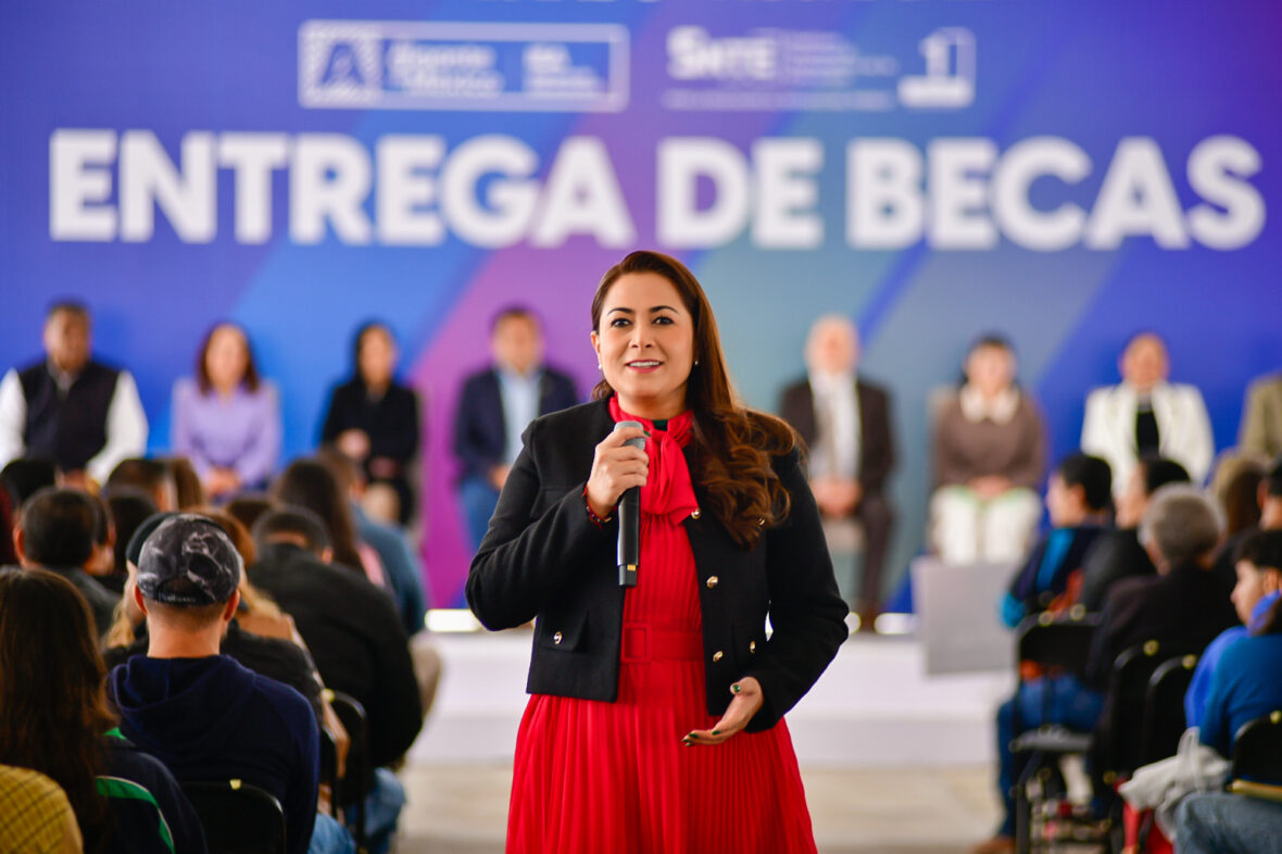 9 1 scaled TERE JIMÉNEZ CONTINÚA LA ENTREGA DE BECAS, AHORA EN JESÚS MARÍA