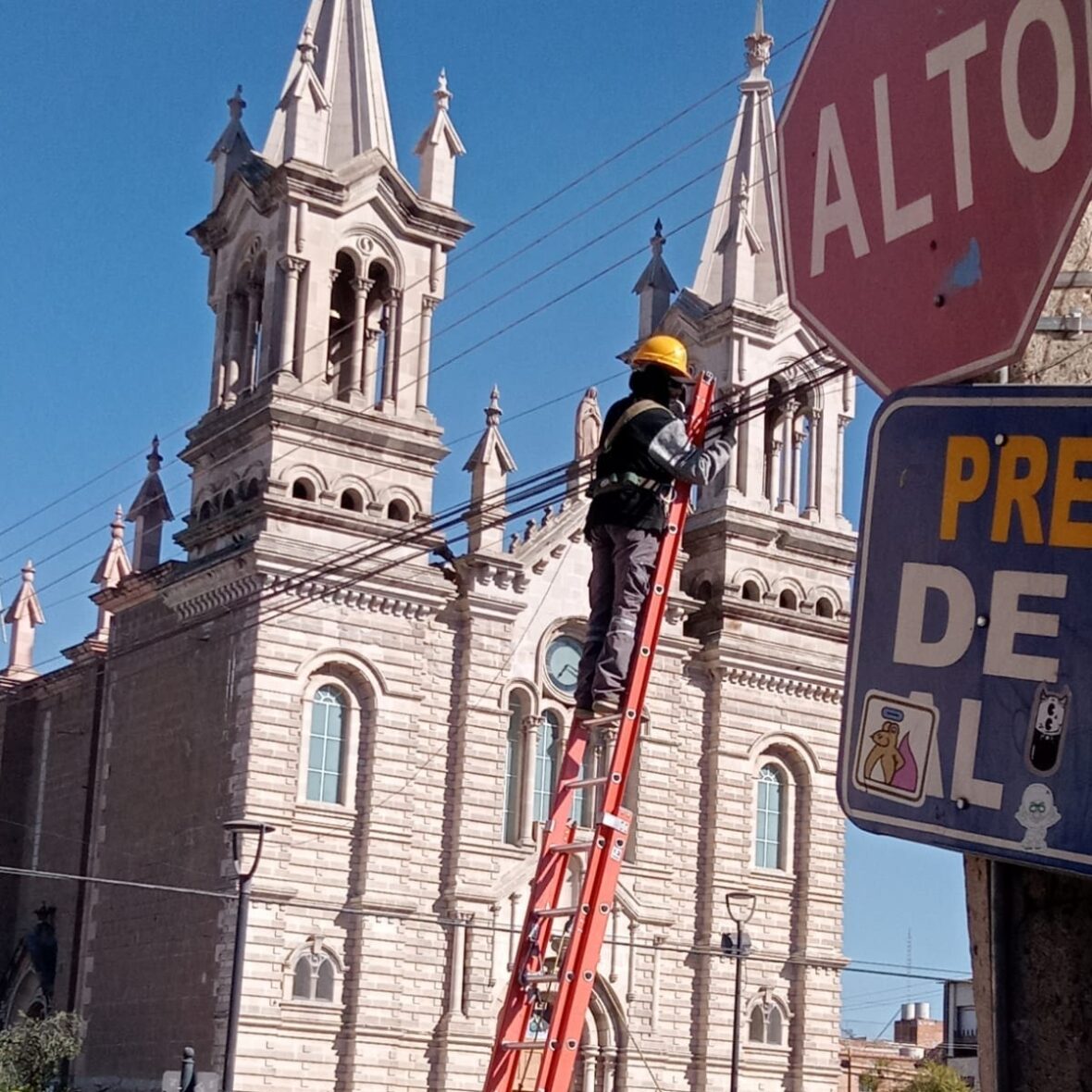 WhatsApp Image 2025 01 10 at 2.20.36 PM 1 scaled AVANZA MUNICIPIO DE AGUASCALIENTES EN EL RETIRO DE CABLES EN DESUSO