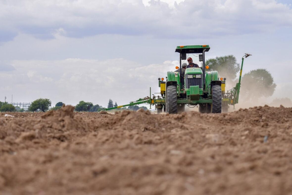 33 1 scaled AGRICULTORES PODRÁN ADQUIRIR NUEVOS TRACTORES CON APOYO DEL GOBIERNO DEL ESTADO