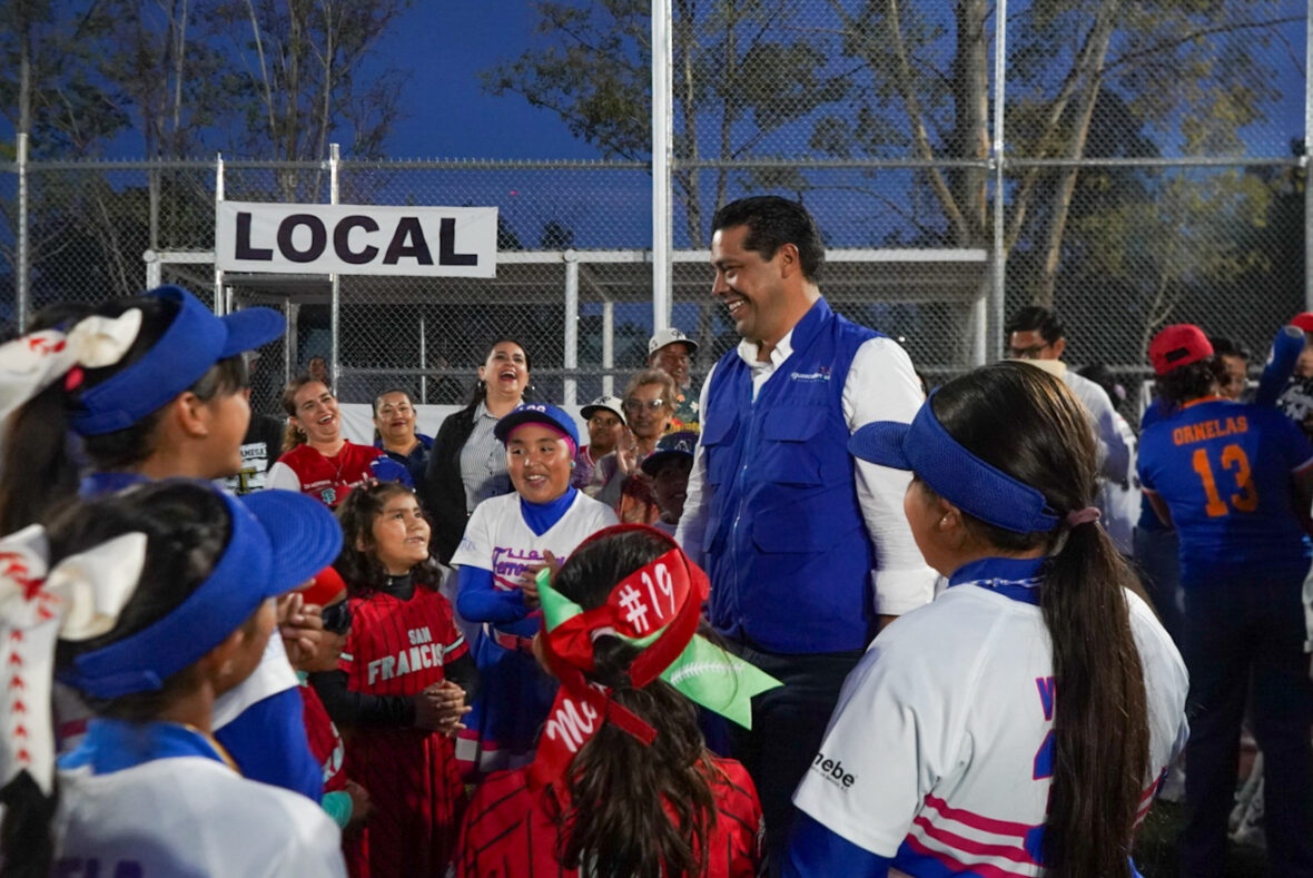 AAE01240 1 scaled ENTREGA LEO MONTAÑEZ REHABILITACIÓN DE CAMPO DE BEISBOL CON PASTO SINTÉTICO EN EL PARQUE SANTA ANITA I