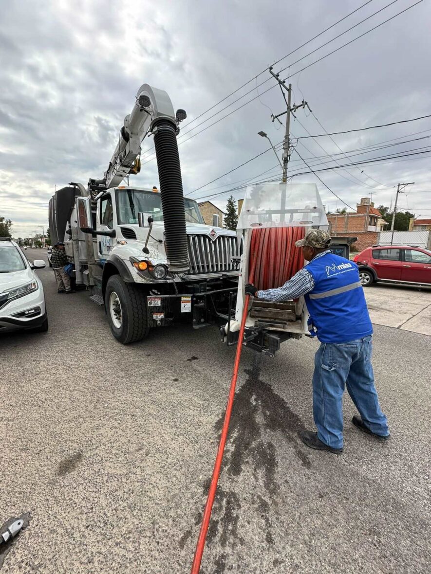 WhatsApp Image 2025 02 21 at 10.31.58 AM 2 scaled ADQUIRIRÁ MIAA NUEVO CAMIÓN PARA DESAZOLVE DE ALCANTARILLADO