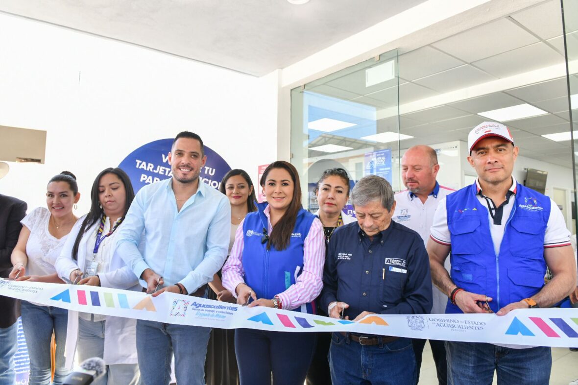 25 2 scaled EN CALVILLO, TERE JIMÉNEZ INAUGURA CLÍNICA DEL SEGURO POPULAR AGUASCALIENTES Y PONE EN MARCHA CAMPAÑA CONTRA LA TUBERCULOSIS BOVINA