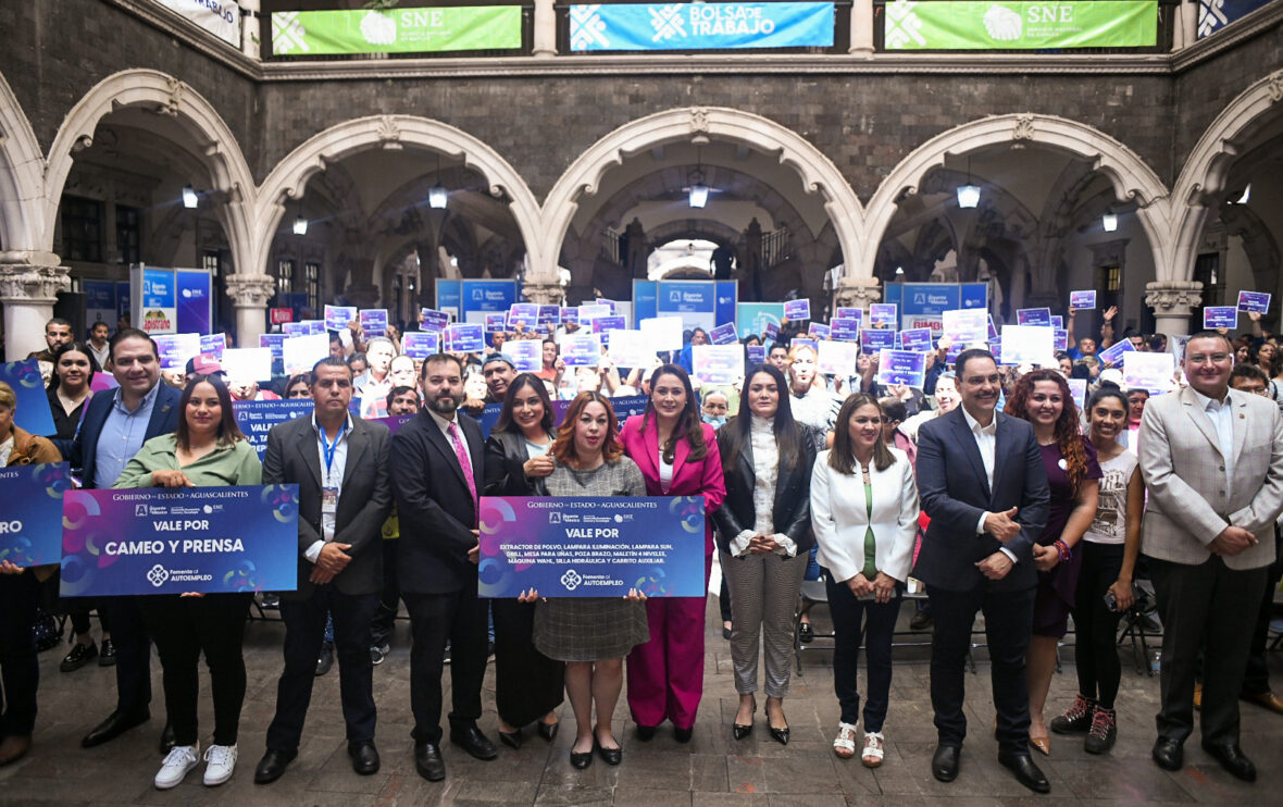 6 scaled TERE JIMÉNEZ ENTREGA MAQUINARIA Y EQUIPO DE TRABAJO A EMPRENDEDORES