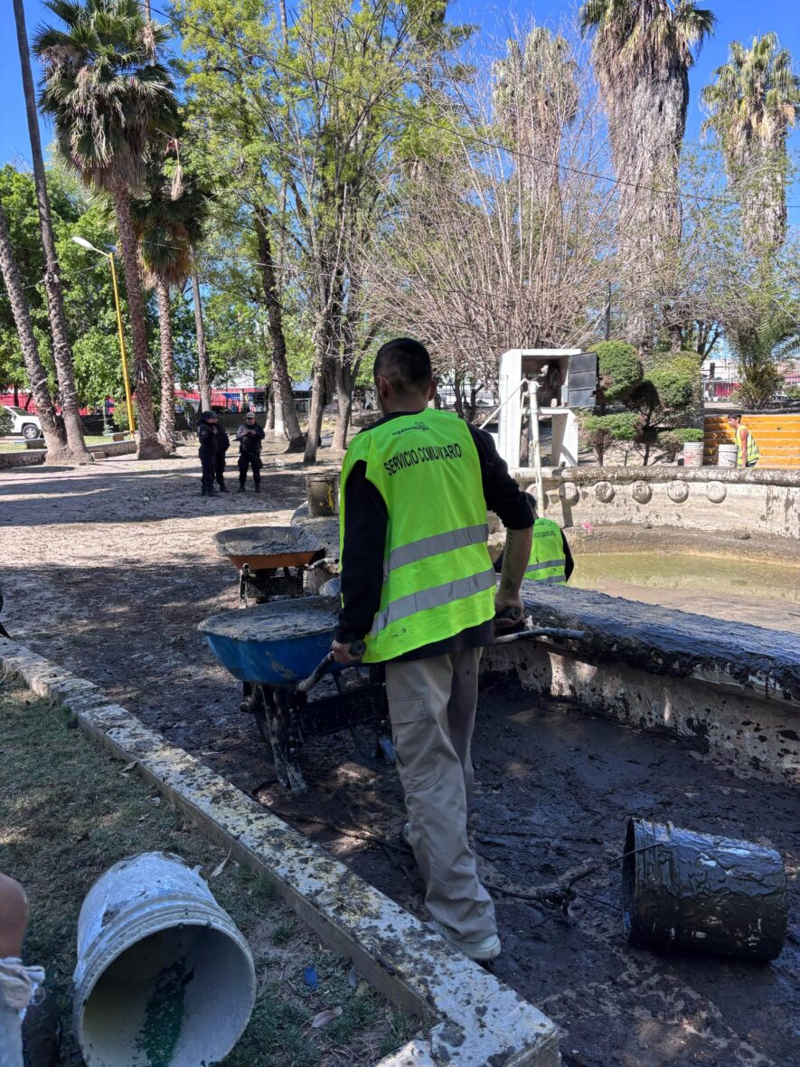 IMG 20250311 WA0035 scaled 1 scaled REALIZA SECRETARÍA DE SERVICIOS PÚBLICOS MUNICIPALES DESAZOLVE Y LIMPIEZA EN EL LAGO DEL PARQUE HIDALGO