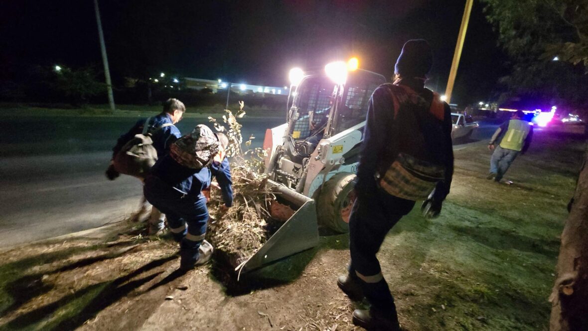 Imagen de WhatsApp 2025 02 20 a las 13.14.37 f3e02878 scaled 1 scaled REALIZÓ MUNICIPIO TRABAJOS NOCTURNOS DE MANTENIMIENTO EN EL CAMELLÓN DE BULEVAR A ZACATECAS