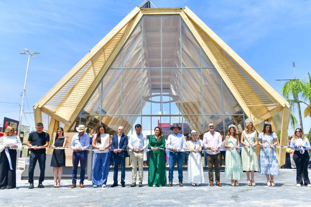 17 3 scaled INAUGURA TERE JIMÉNEZ PABELLÓN DE VINOS; SE EXPONEN LAS MEJORES ETIQUETAS