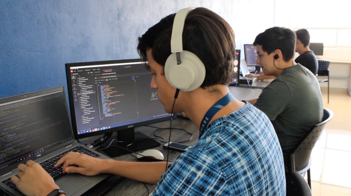 25 scaled ESTUDIANTES Y DOCENTES PODRÁN PARTICIPAR GRATIS EN CURSO DE PROGRAMACIÓN PYTHON